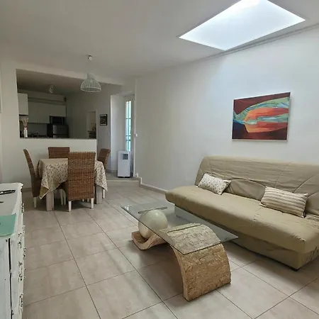 Au Nid D'azur, Vue * מנטון